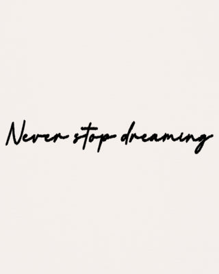 T-shirt Classic "Never Stop Dreaming"